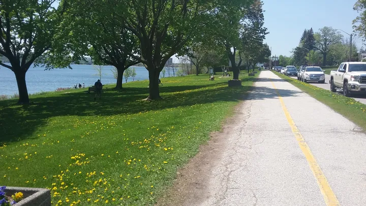 Ground-level view of Kempenfelt Park